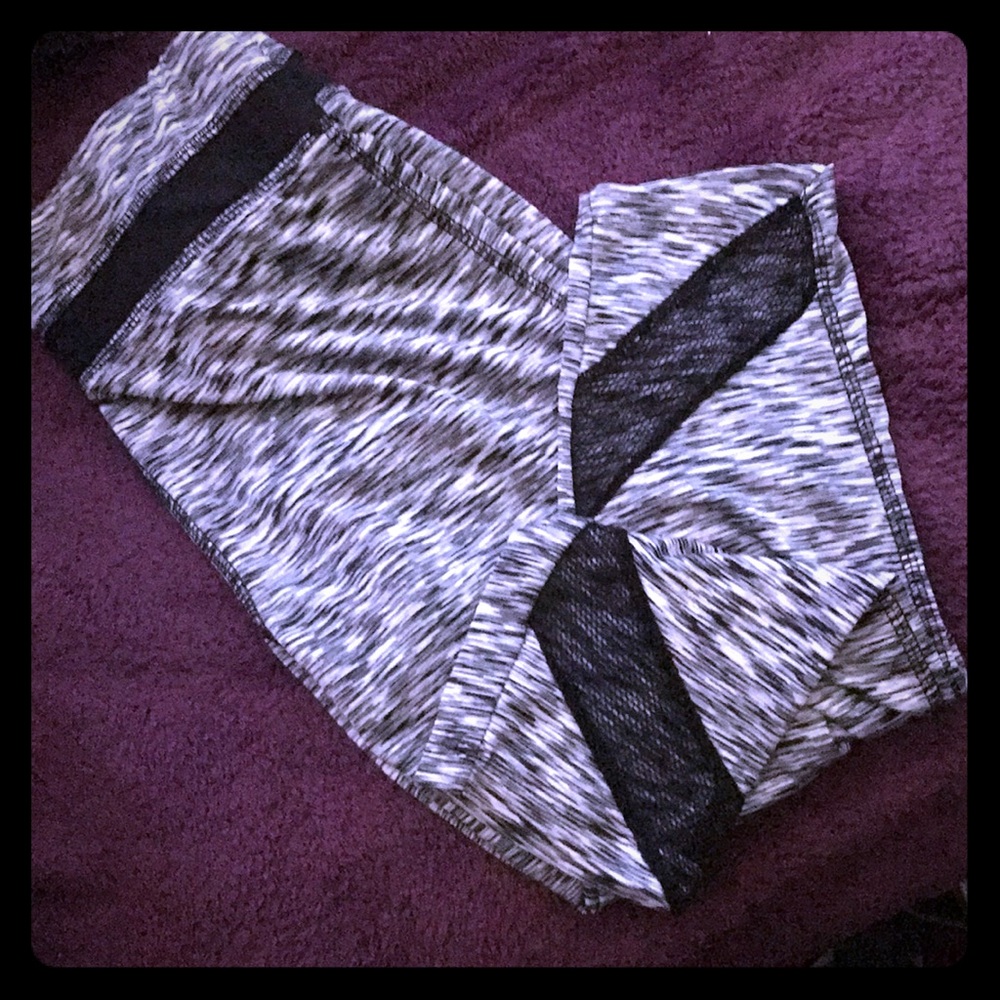 CUTE GREY LEGGING WITH MESH AT BOTTOM